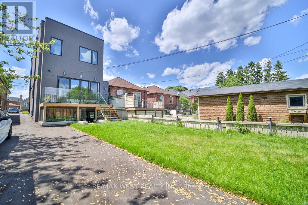 133 Times Road, Toronto, Ontario  M6B 3M3 - Photo 37 - W13495902