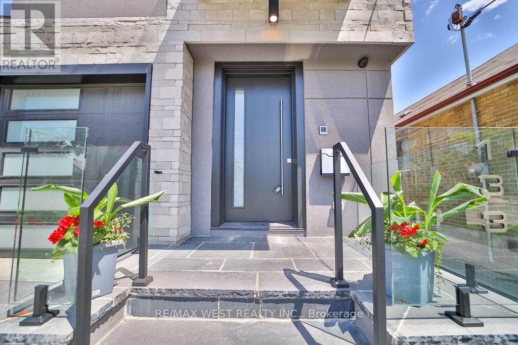 133 Times Road, Toronto, Ontario  M6B 3M3 - Photo 4 - W13495902