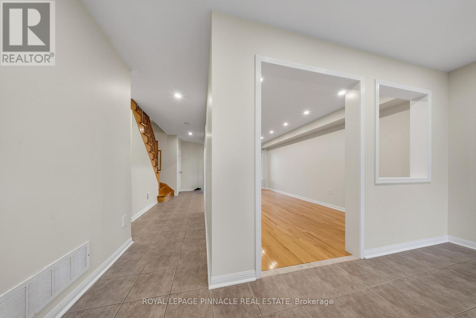 787 Avocado Crescent, Mississauga, Ontario  L5W 1H4 - Photo 12 - W13672704