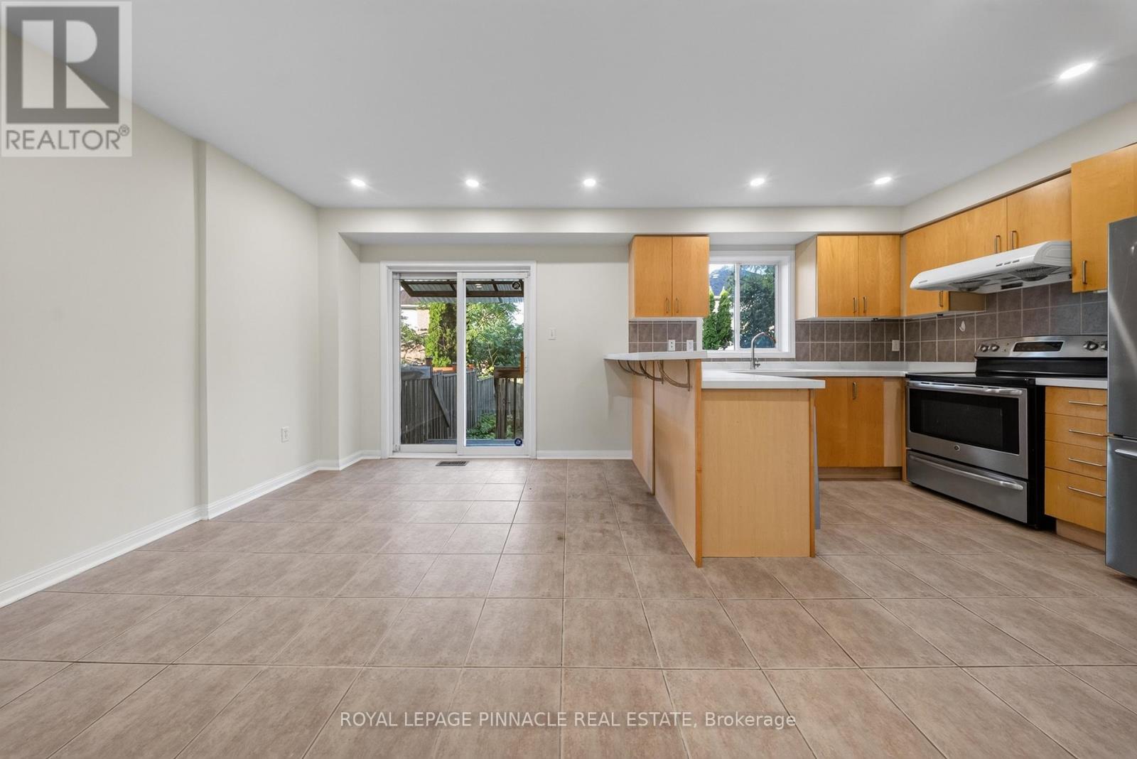 787 Avocado Crescent, Mississauga, Ontario  L5W 1H4 - Photo 8 - W13672704