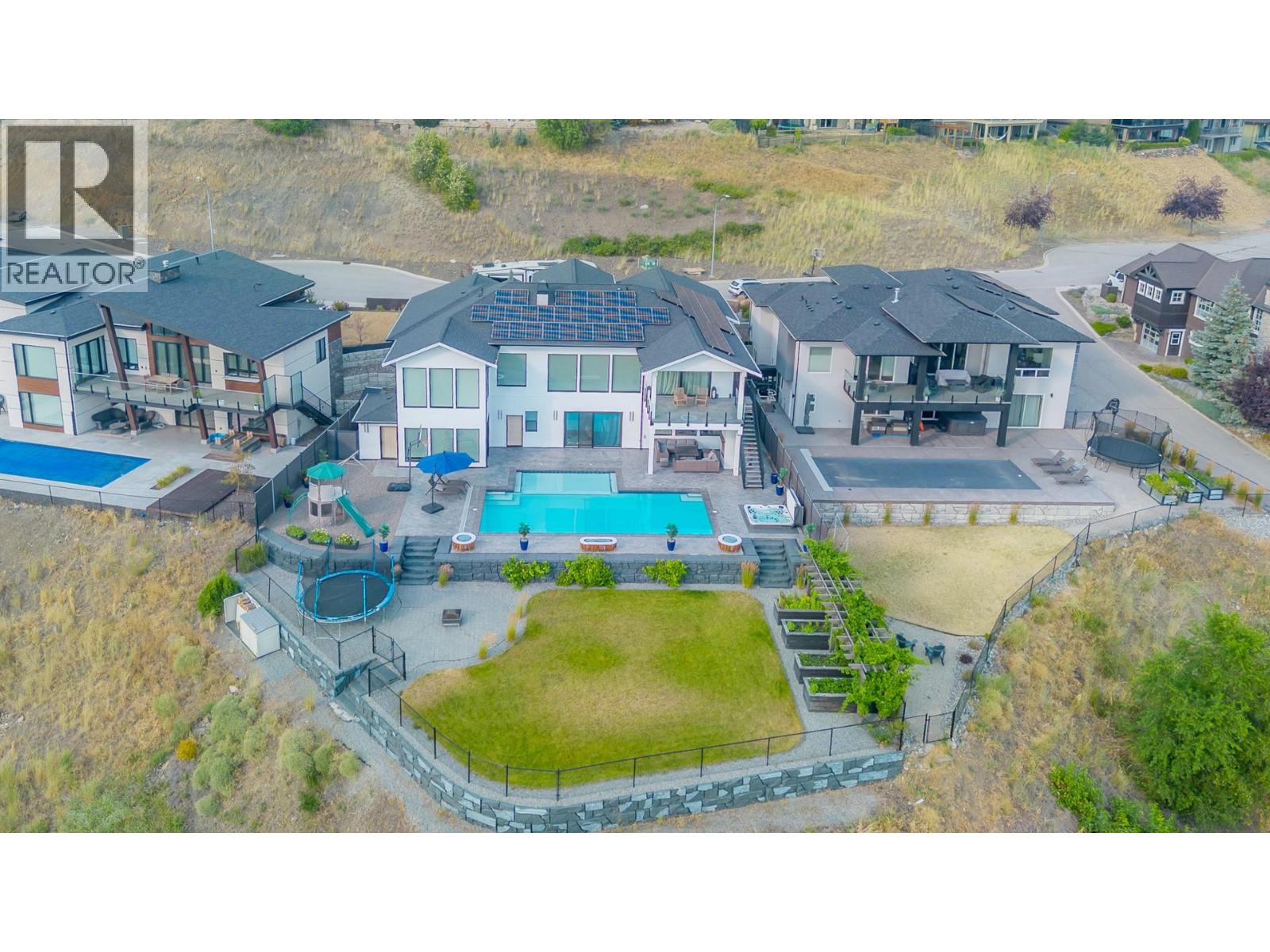 628 Hart Place, Vernon, British Columbia  V1B 4B2 - Photo 2 - 10397517