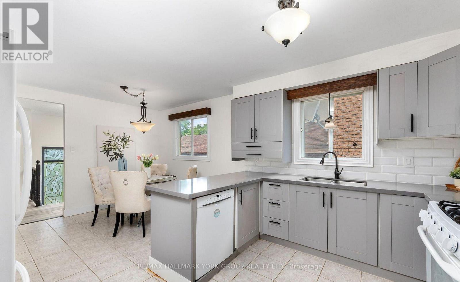 79 Maplegrove Avenue, Bradford West Gwillimbury (Bradford), Ontario  L3Z 1R9 - Photo 10 - N13672936