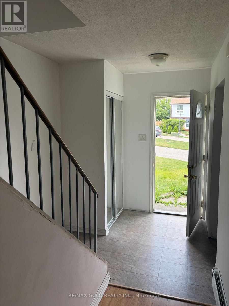 9 Havenbrook Court, Brampton, Ontario  L6S 2B4 - Photo 3 - W13614824