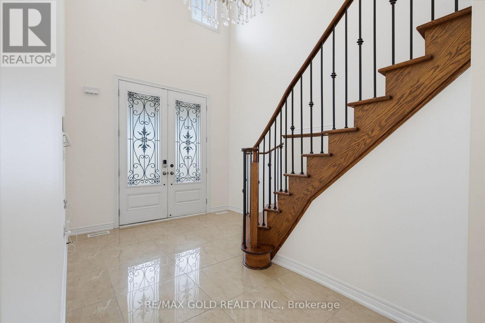 22 Durango Drive, Brampton, Ontario  L6X 2Z2 - Photo 2 - W13668502