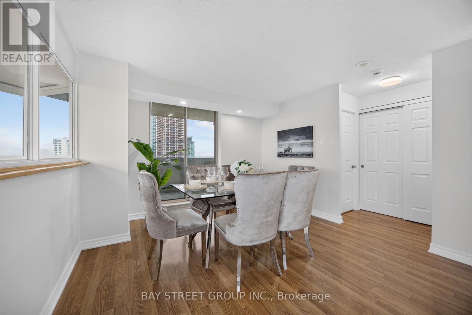 2203 - 400 Webb Drive, Mississauga, Ontario  L5B 3Z7 - Photo 12 - W13672956