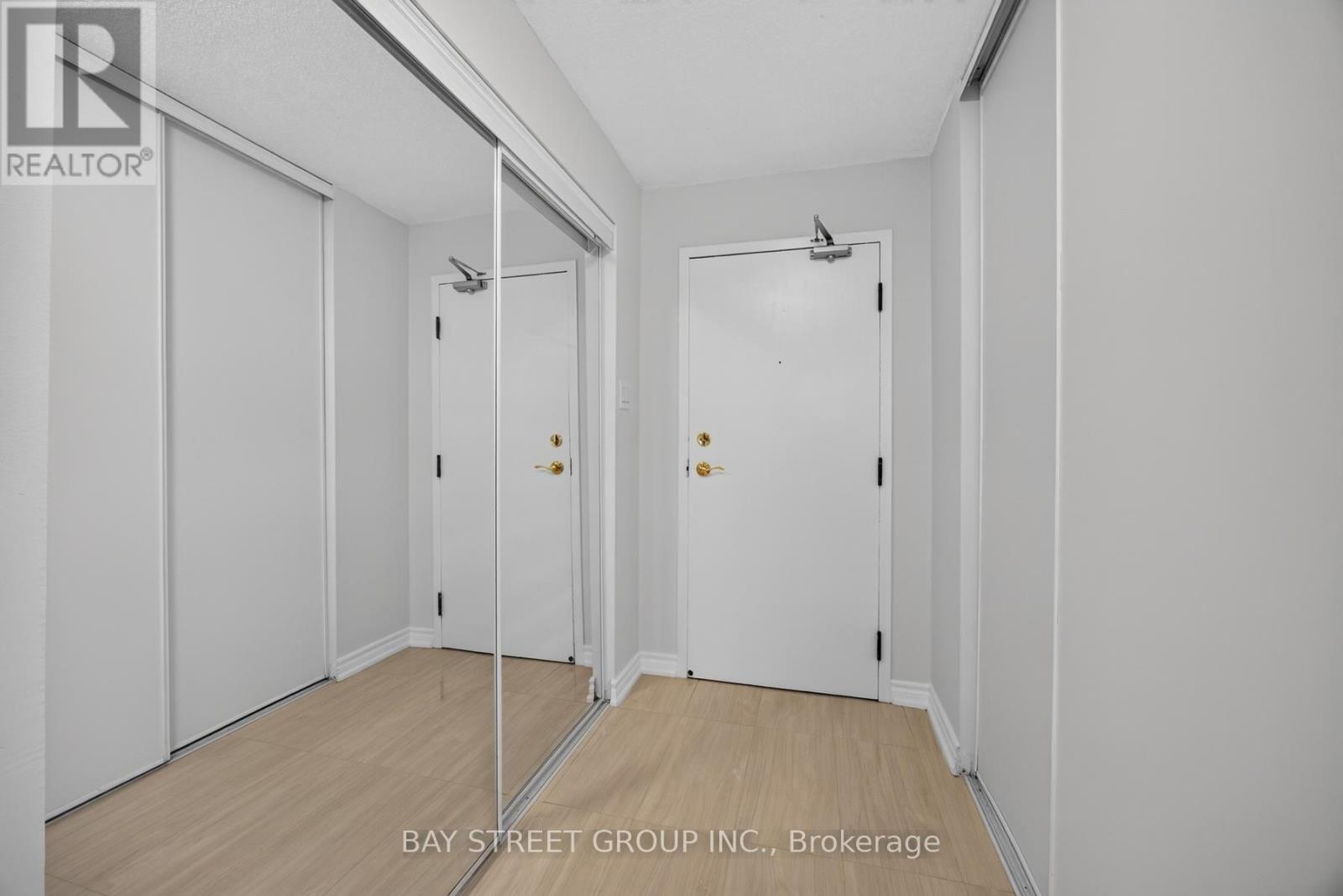 2203 - 400 Webb Drive, Mississauga, Ontario  L5B 3Z7 - Photo 4 - W13672956