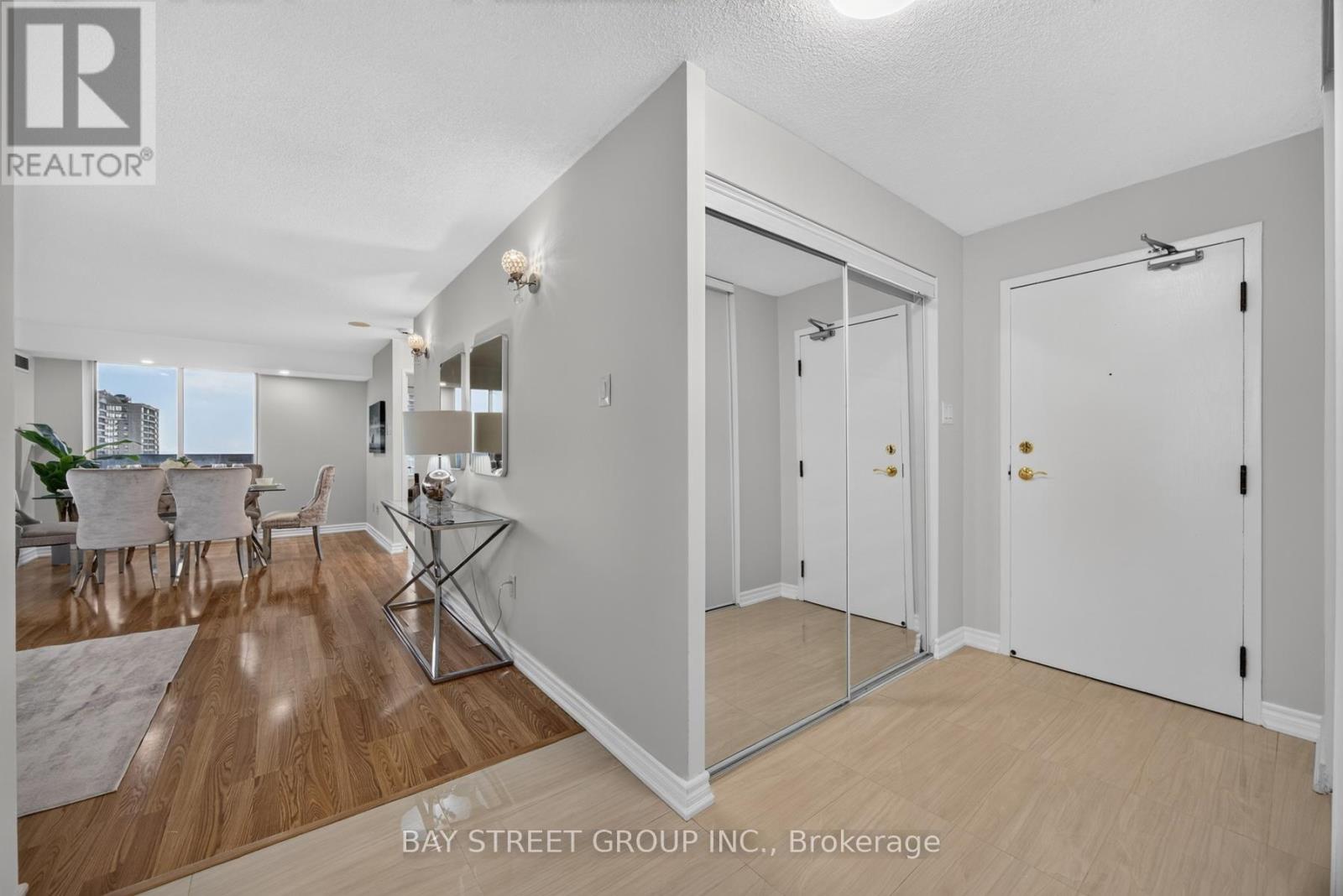 2203 - 400 Webb Drive, Mississauga, Ontario  L5B 3Z7 - Photo 5 - W13672956