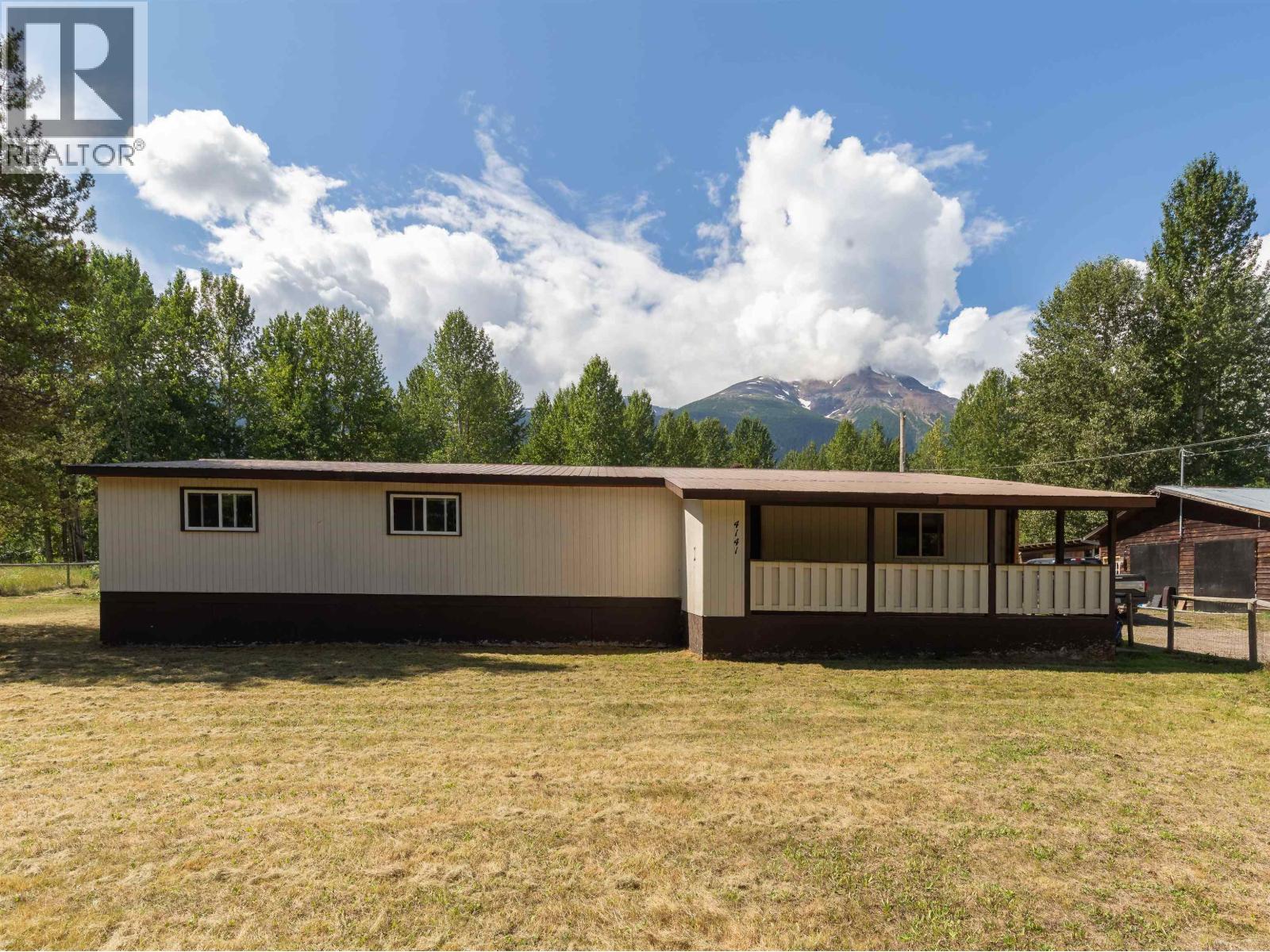 4141 Whalen Road, Smithers, British Columbia  V0J 2N2 - Photo 1 - R3155584