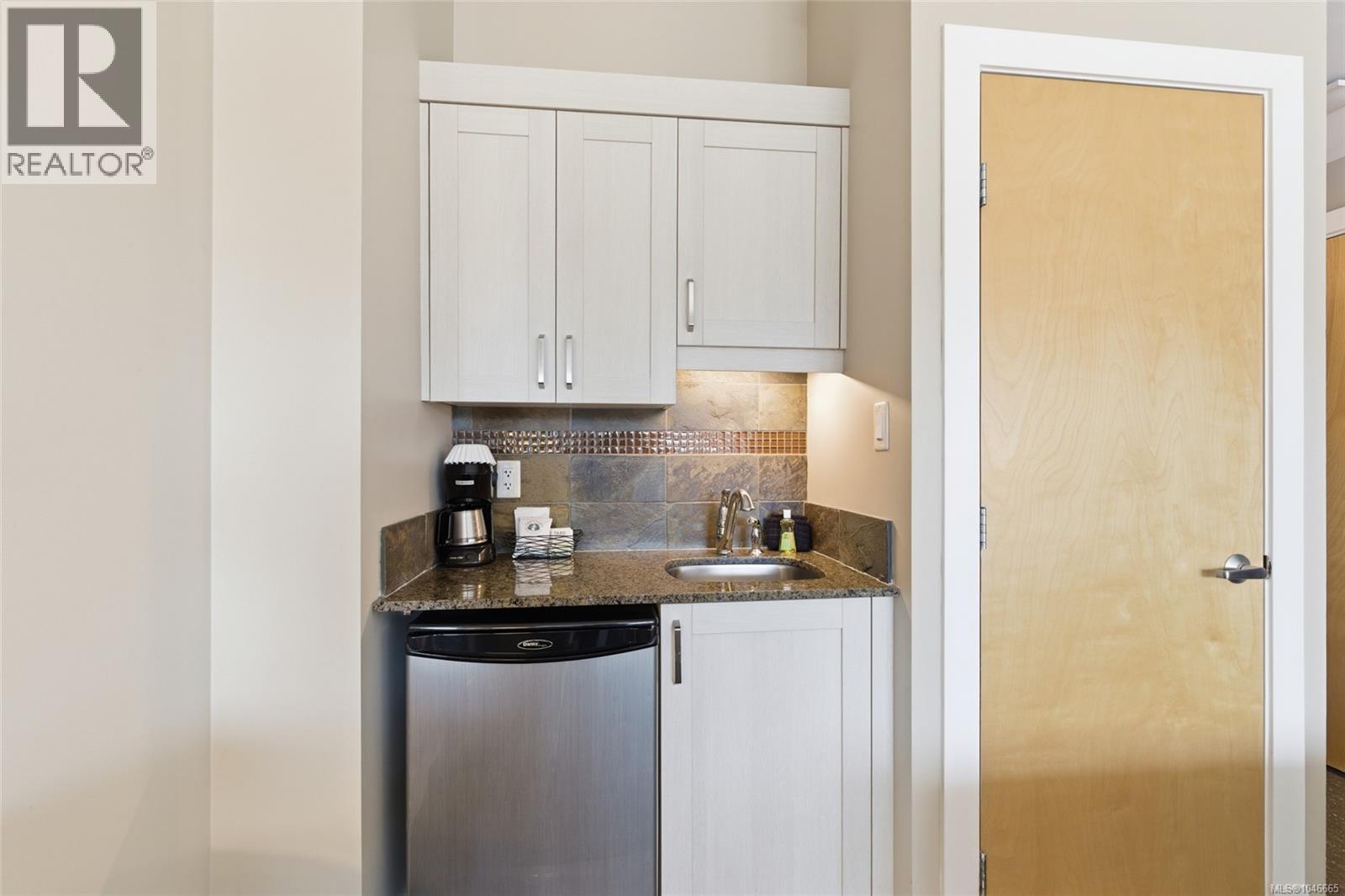 405d 181 Beachside Dr, Parksville, British Columbia  V9P 0B1 - Photo 5 - 1046665