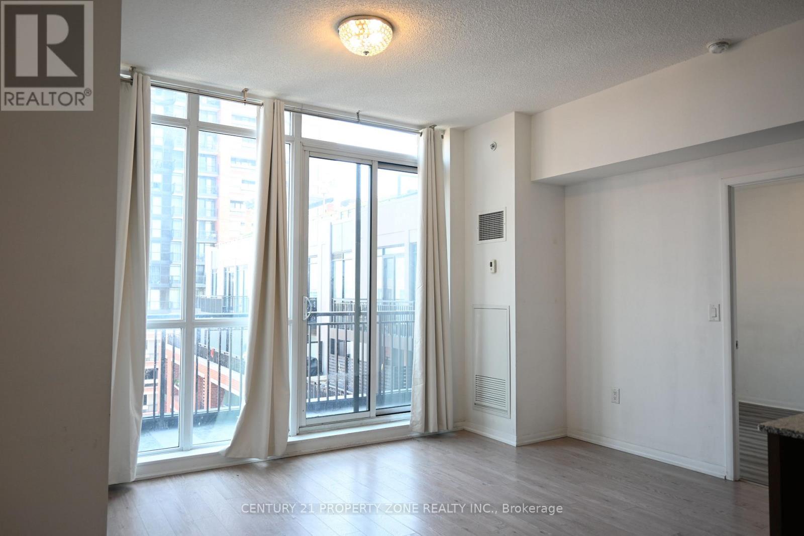 828 - 830 Lawrence Avenue, Toronto, Ontario  M6A 1C3 - Photo 7 - W13664650