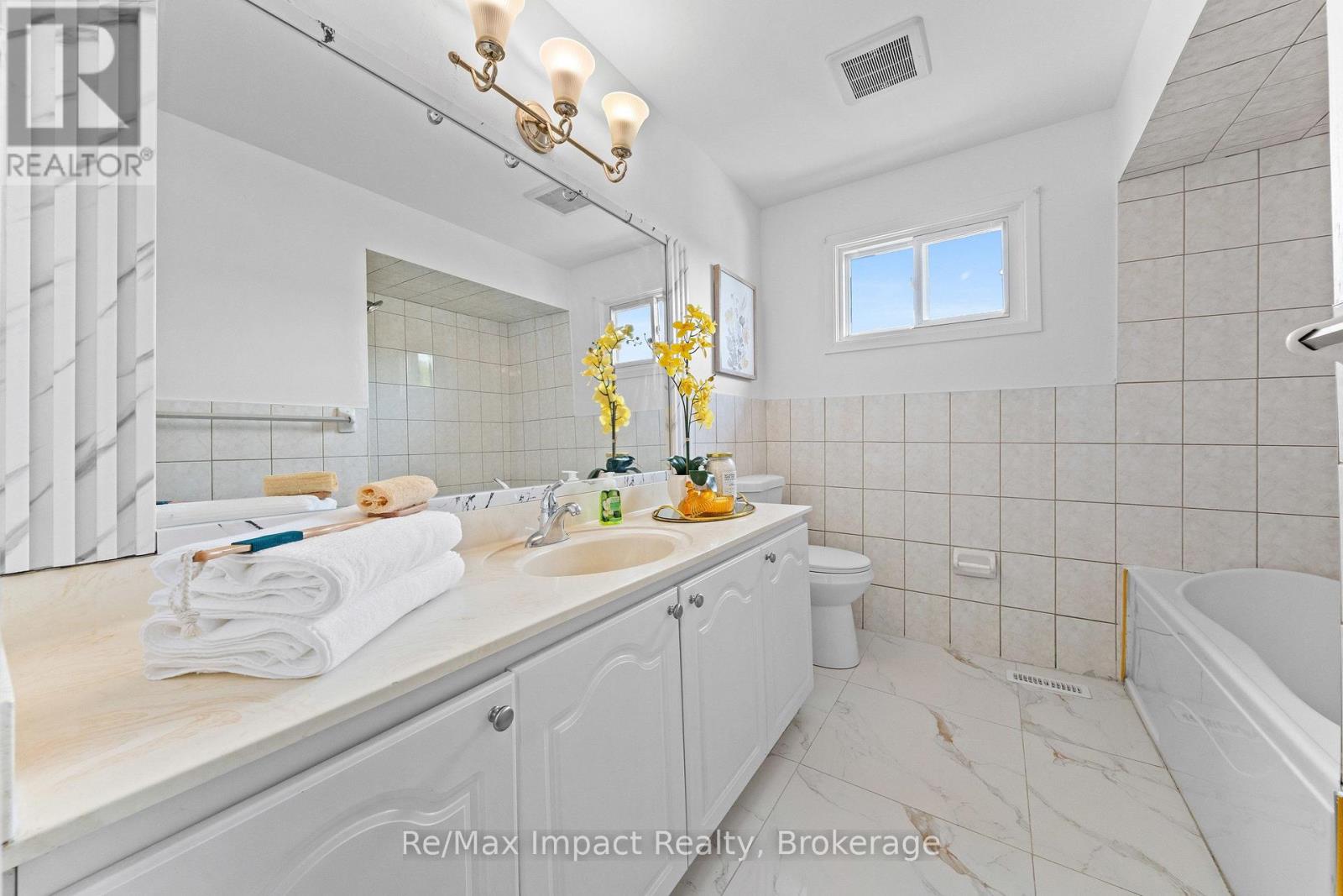3874 Brandon Gate Drive, Mississauga, Ontario  L4T 3N6 - Photo 14 - W13673208