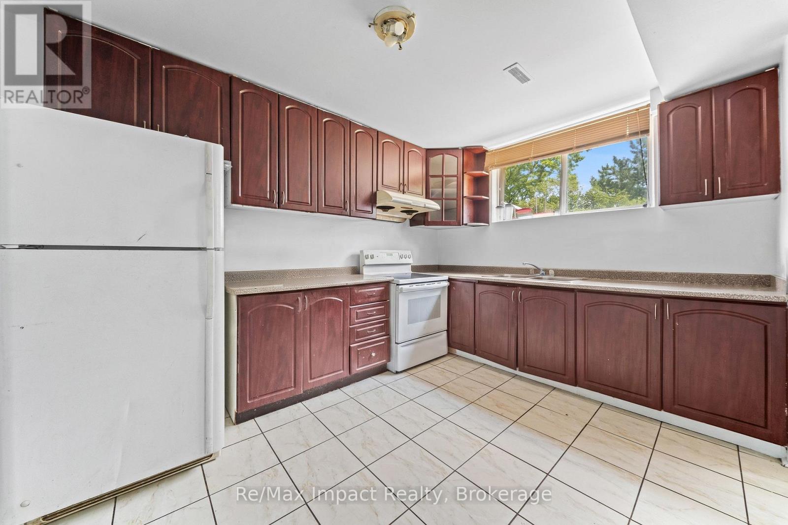 3874 Brandon Gate Drive, Mississauga, Ontario  L4T 3N6 - Photo 17 - W13673208