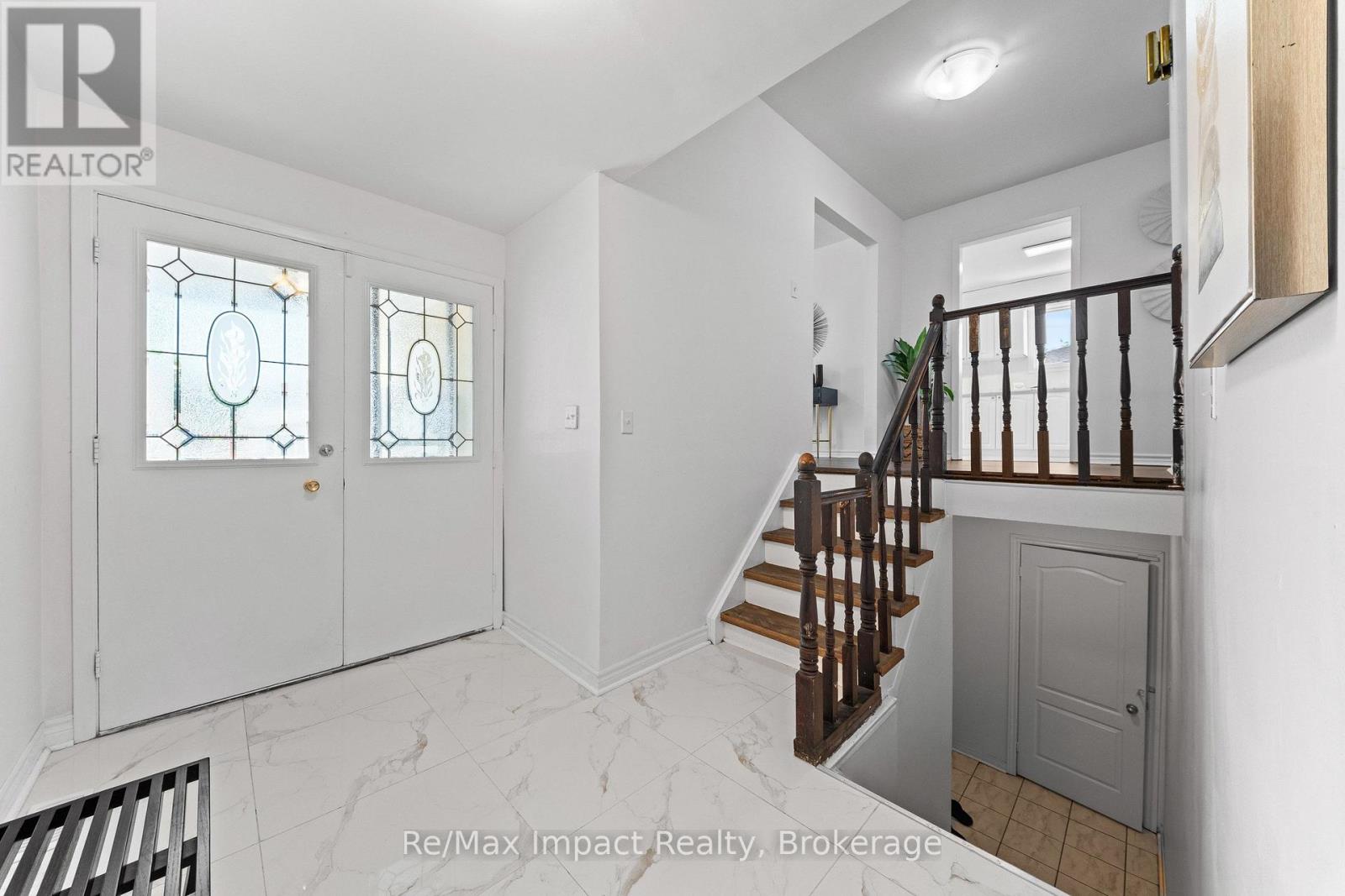 3874 Brandon Gate Drive, Mississauga, Ontario  L4T 3N6 - Photo 2 - W13673208