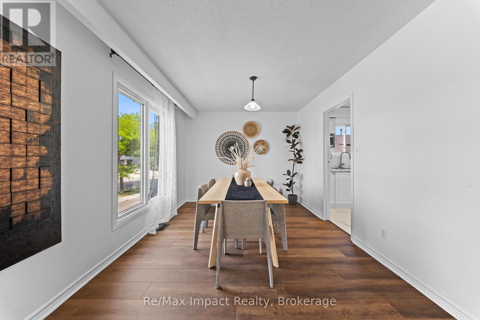 3874 Brandon Gate Drive, Mississauga, Ontario  L4T 3N6 - Photo 5 - W13673208