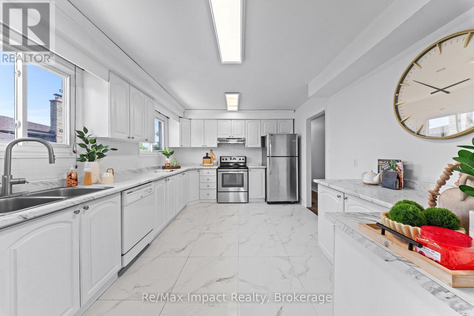 3874 Brandon Gate Drive, Mississauga, Ontario  L4T 3N6 - Photo 7 - W13673208