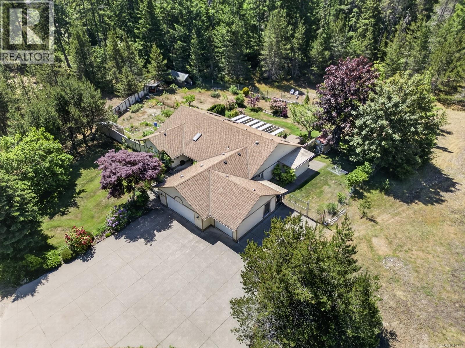 657 Sierra Pines Rd, Comox, British Columbia  V9M 3W8 - Photo 1 - 1046788