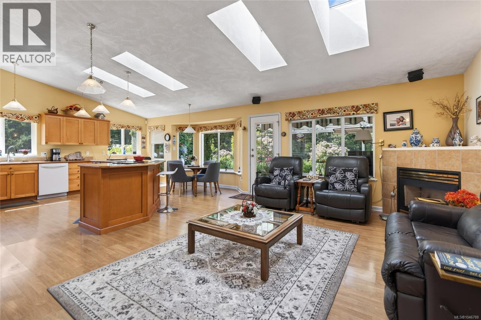 657 Sierra Pines Rd, Comox, British Columbia  V9M 3W8 - Photo 12 - 1046788