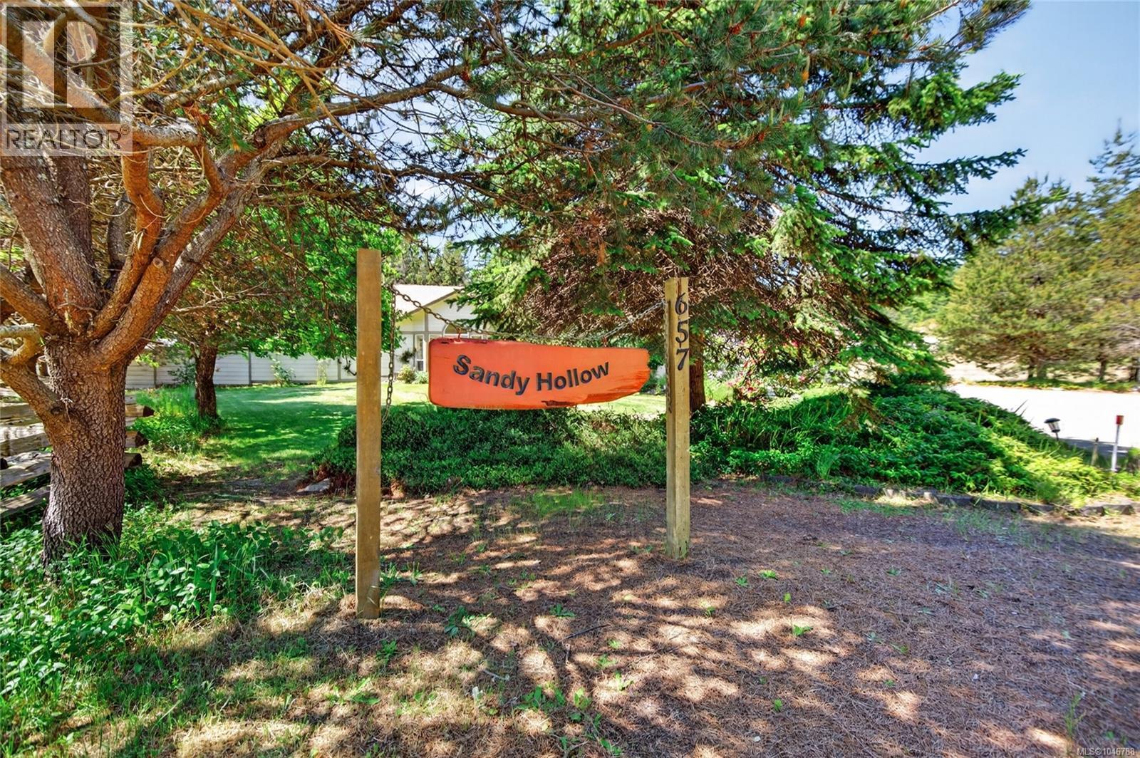 657 Sierra Pines Rd, Comox, British Columbia  V9M 3W8 - Photo 2 - 1046788