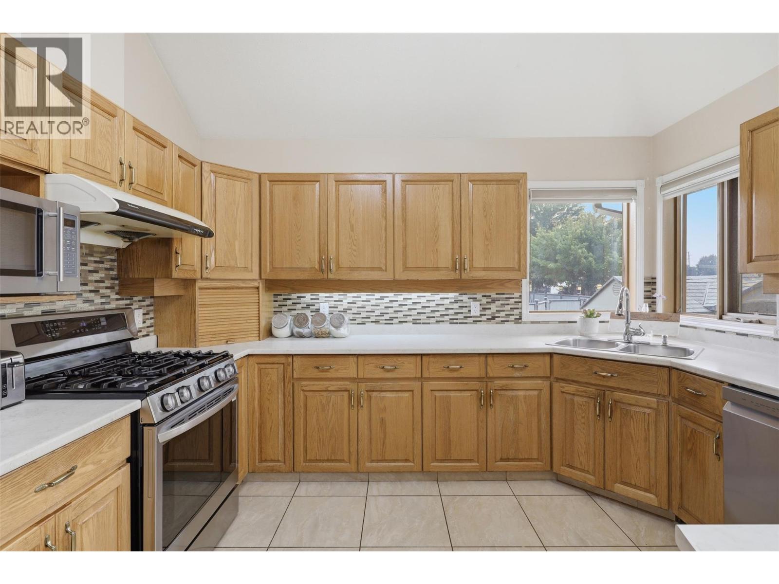 864 Nicolani Drive, Kamloops, British Columbia  V2B 5B3 - Photo 18 - 10397733