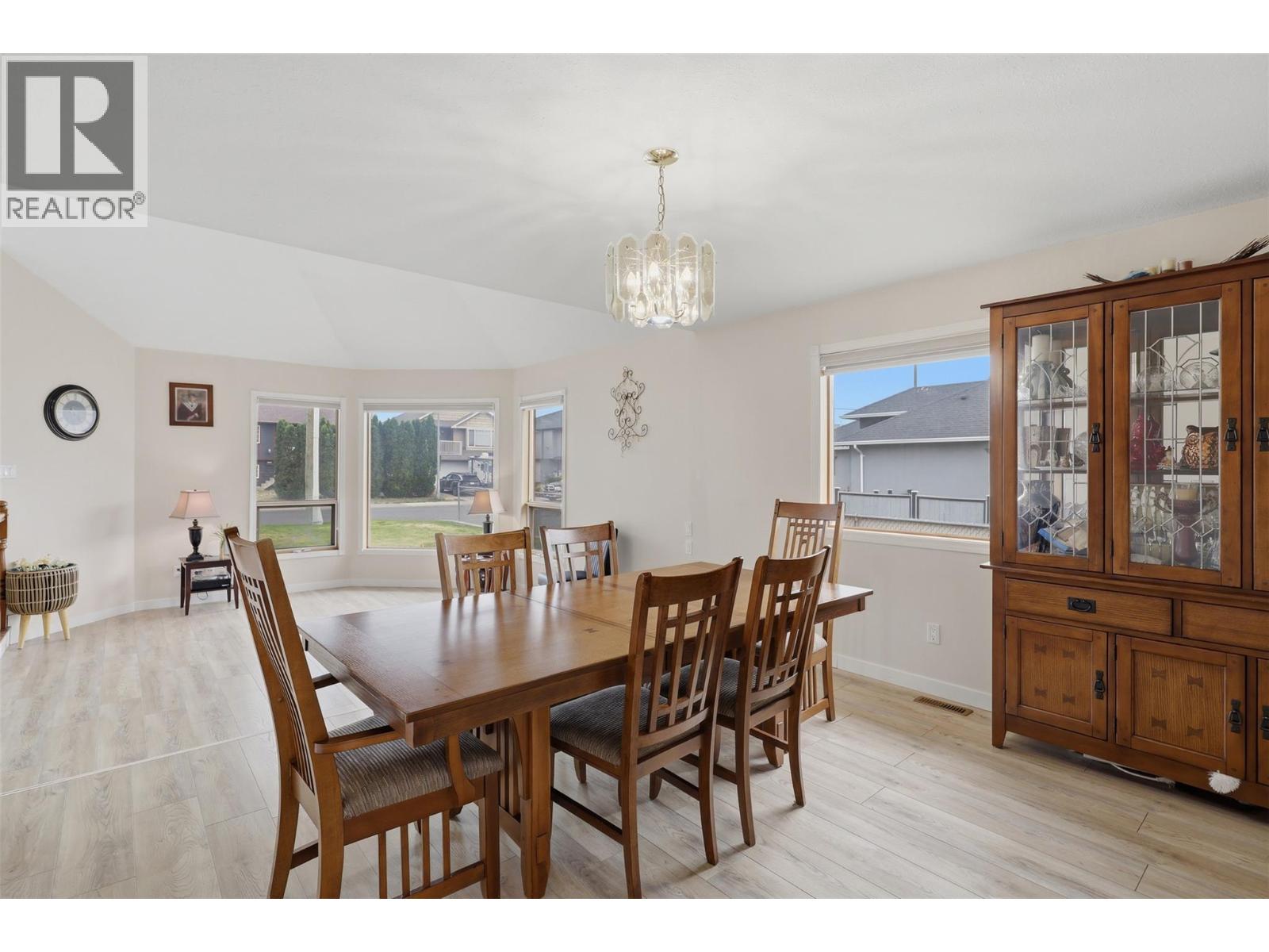 864 Nicolani Drive, Kamloops, British Columbia  V2B 5B3 - Photo 11 - 10397733
