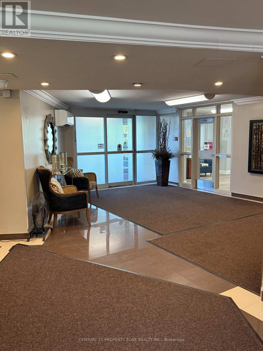 702 - 530 Lolita Gardens, Mississauga, Ontario  L5A 2A8 - Photo 3 - W13518034