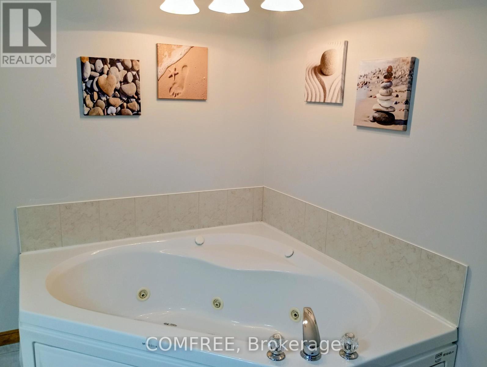 35 Tanya Drive, Southwest Middlesex, Ontario  N0L 1M0 - Photo 13 - X13490048