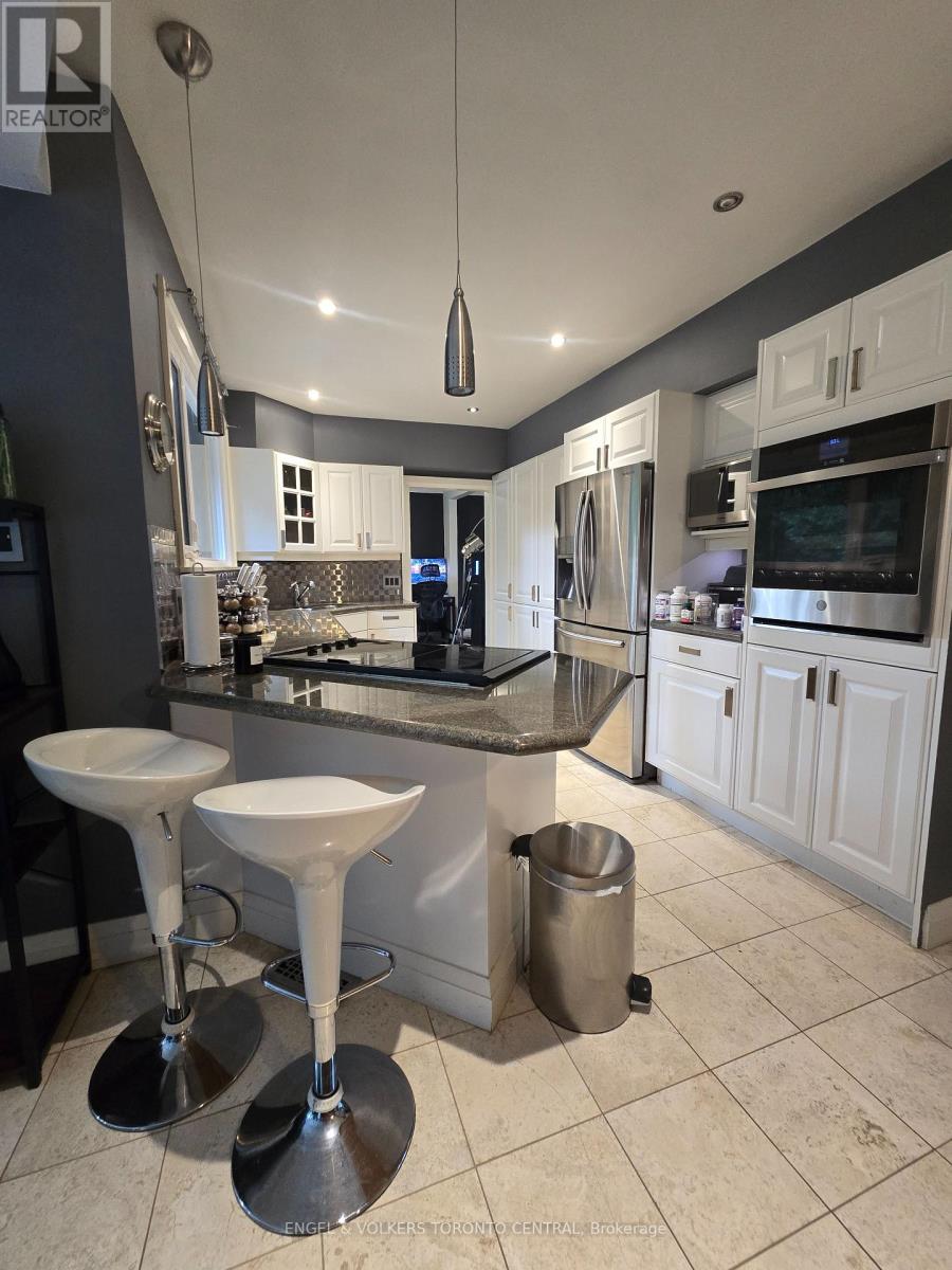 2424 Bayview Avenue, Toronto, Ontario  M2L 1A3 - Photo 10 - C13673020