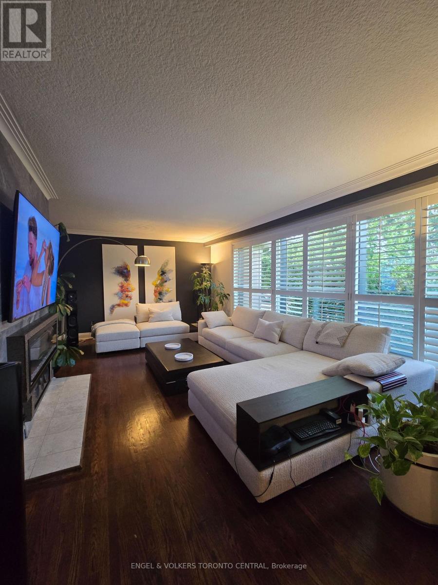 2424 Bayview Avenue, Toronto, Ontario  M2L 1A3 - Photo 8 - C13673020