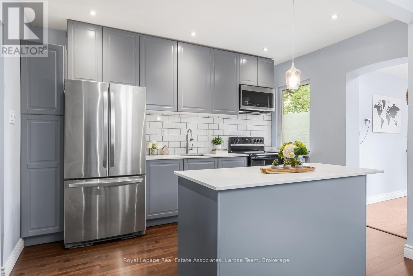 134 Holland Park Avenue, Toronto, Ontario  M6E 1L6 - Photo 15 - C13673148
