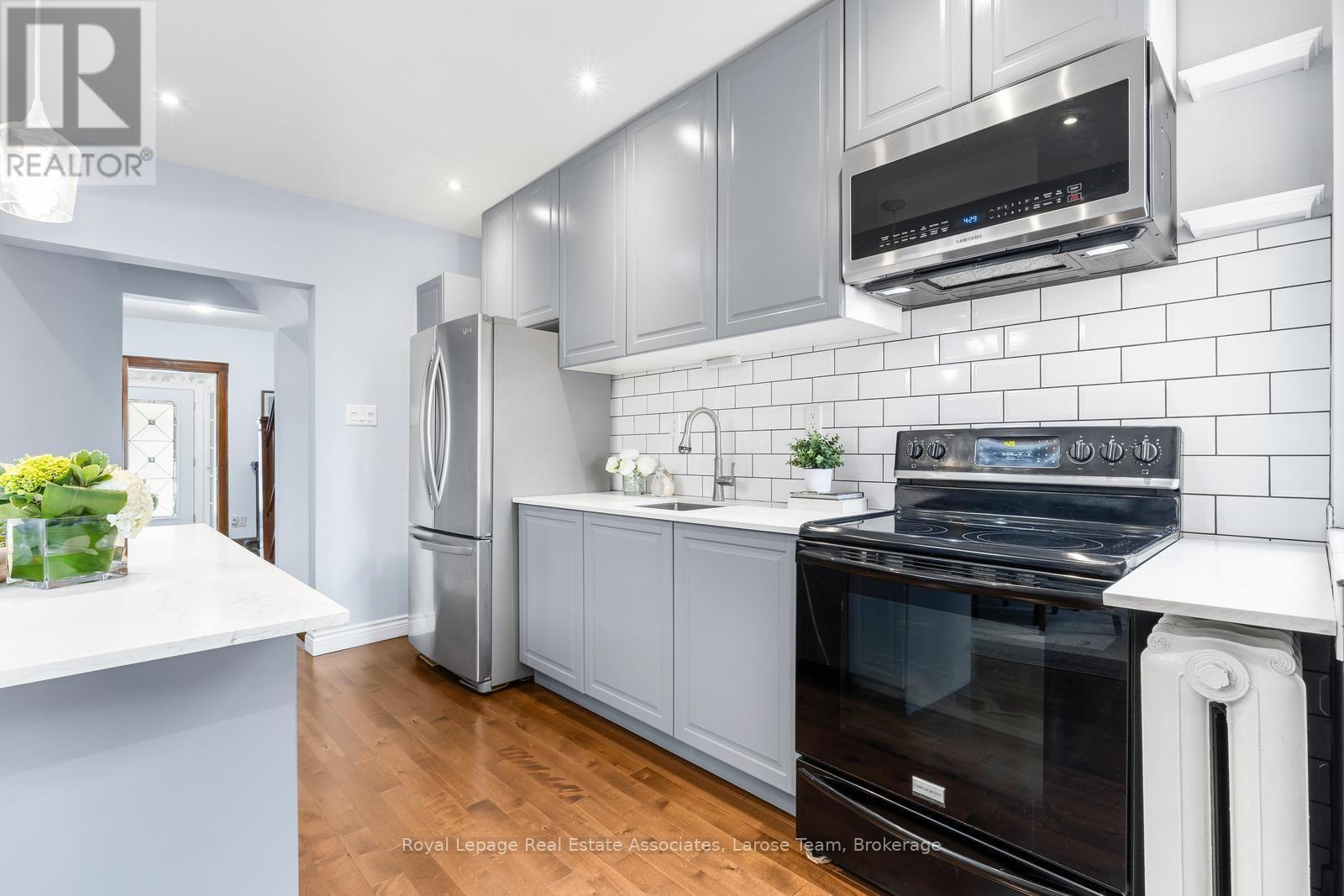 134 Holland Park Avenue, Toronto, Ontario  M6E 1L6 - Photo 18 - C13673148