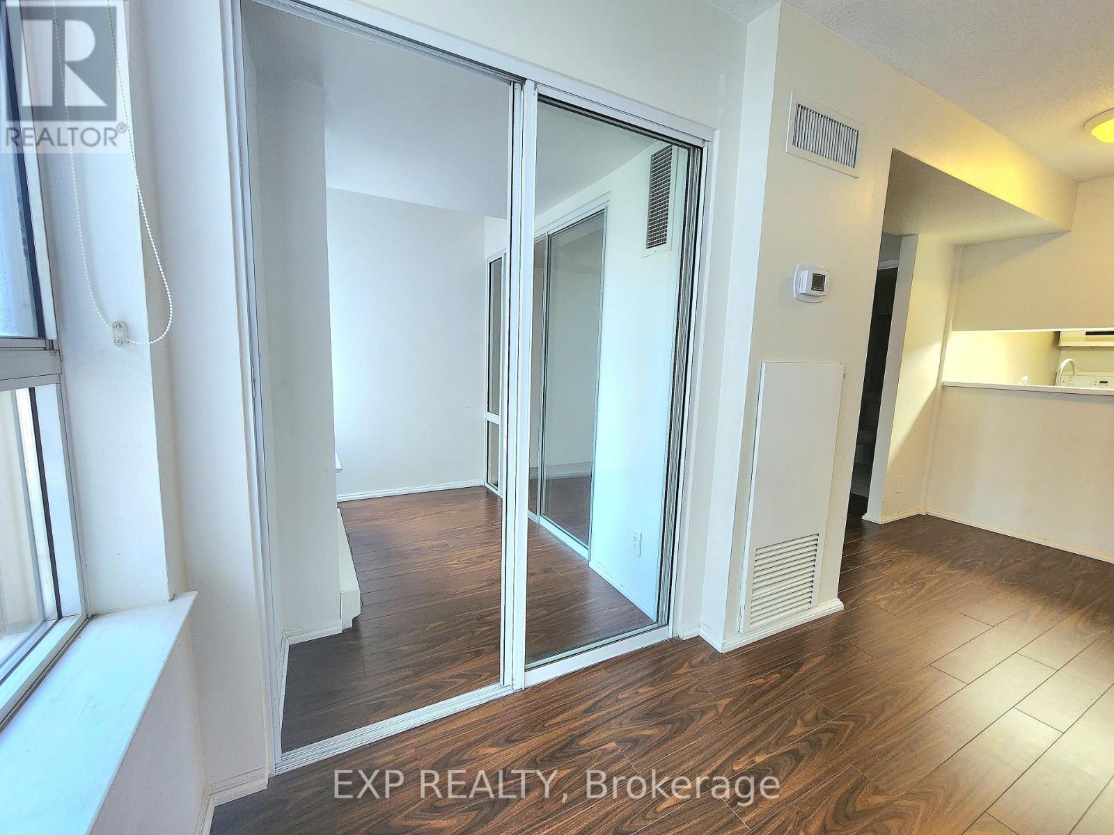1421 - 711 Bay Street, Toronto, Ontario  M5G 2J8 - Photo 12 - C13673178