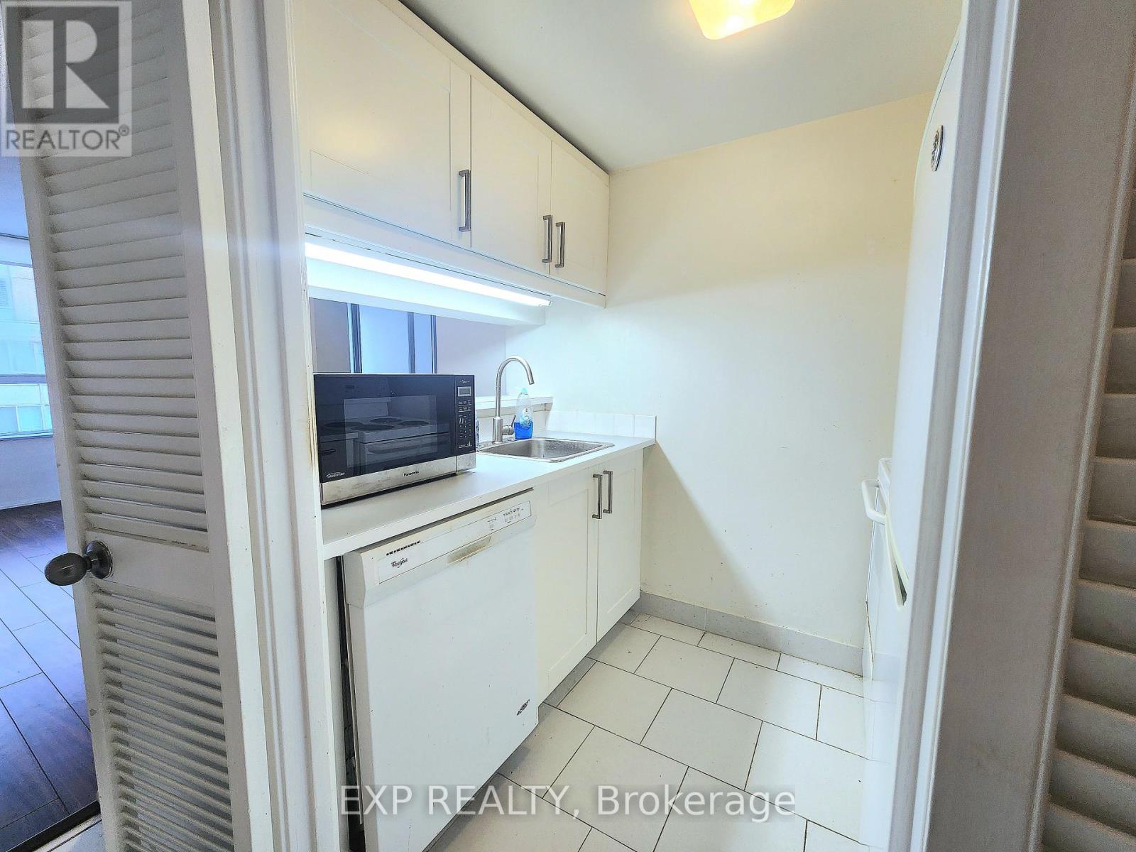 1421 - 711 Bay Street, Toronto, Ontario  M5G 2J8 - Photo 13 - C13673178