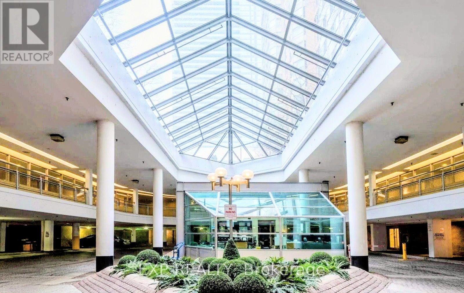 1421 - 711 Bay Street, Toronto, Ontario  M5G 2J8 - Photo 4 - C13673178