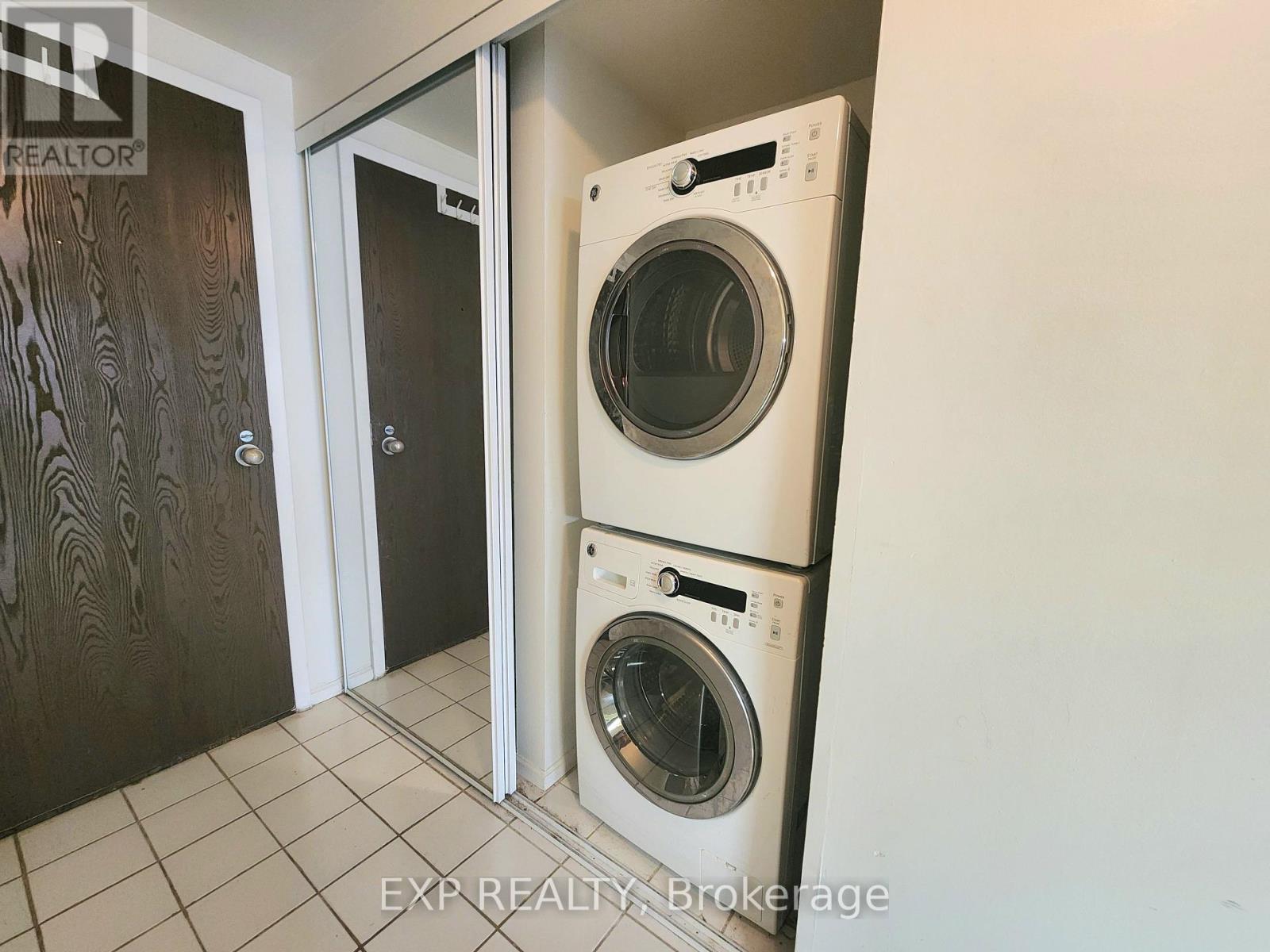 1421 - 711 Bay Street, Toronto, Ontario  M5G 2J8 - Photo 7 - C13673178