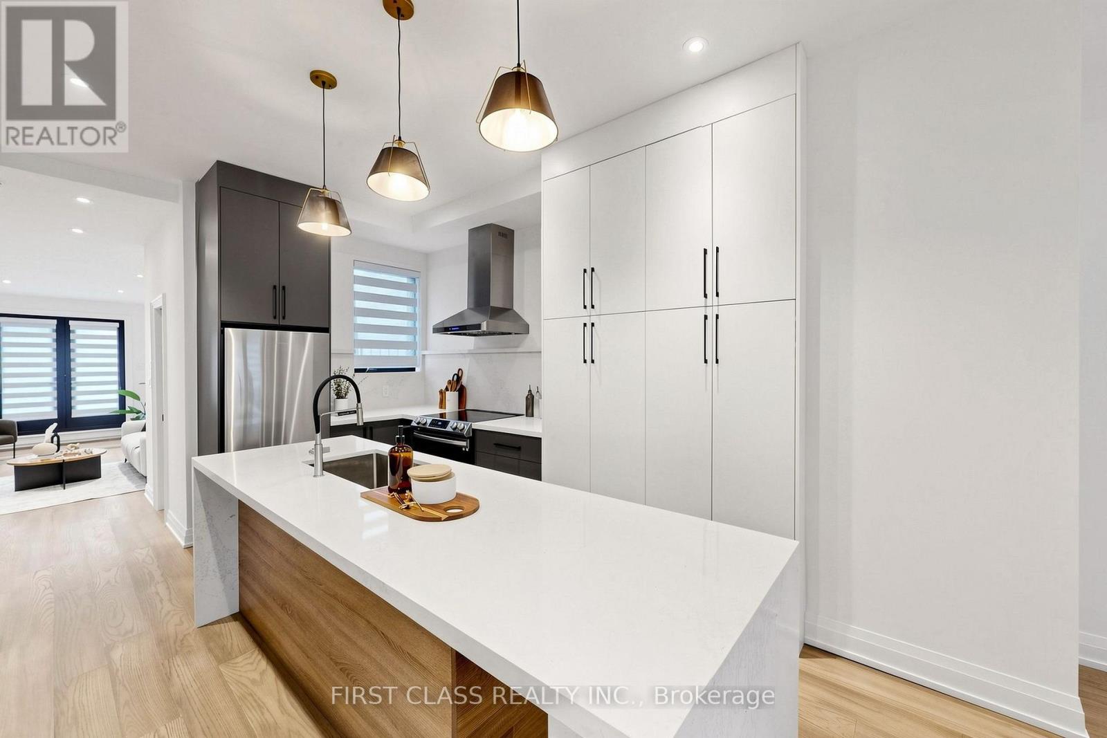 174 Manning Avenue, Toronto, Ontario  M6J 2K5 - Photo 5 - C13673216