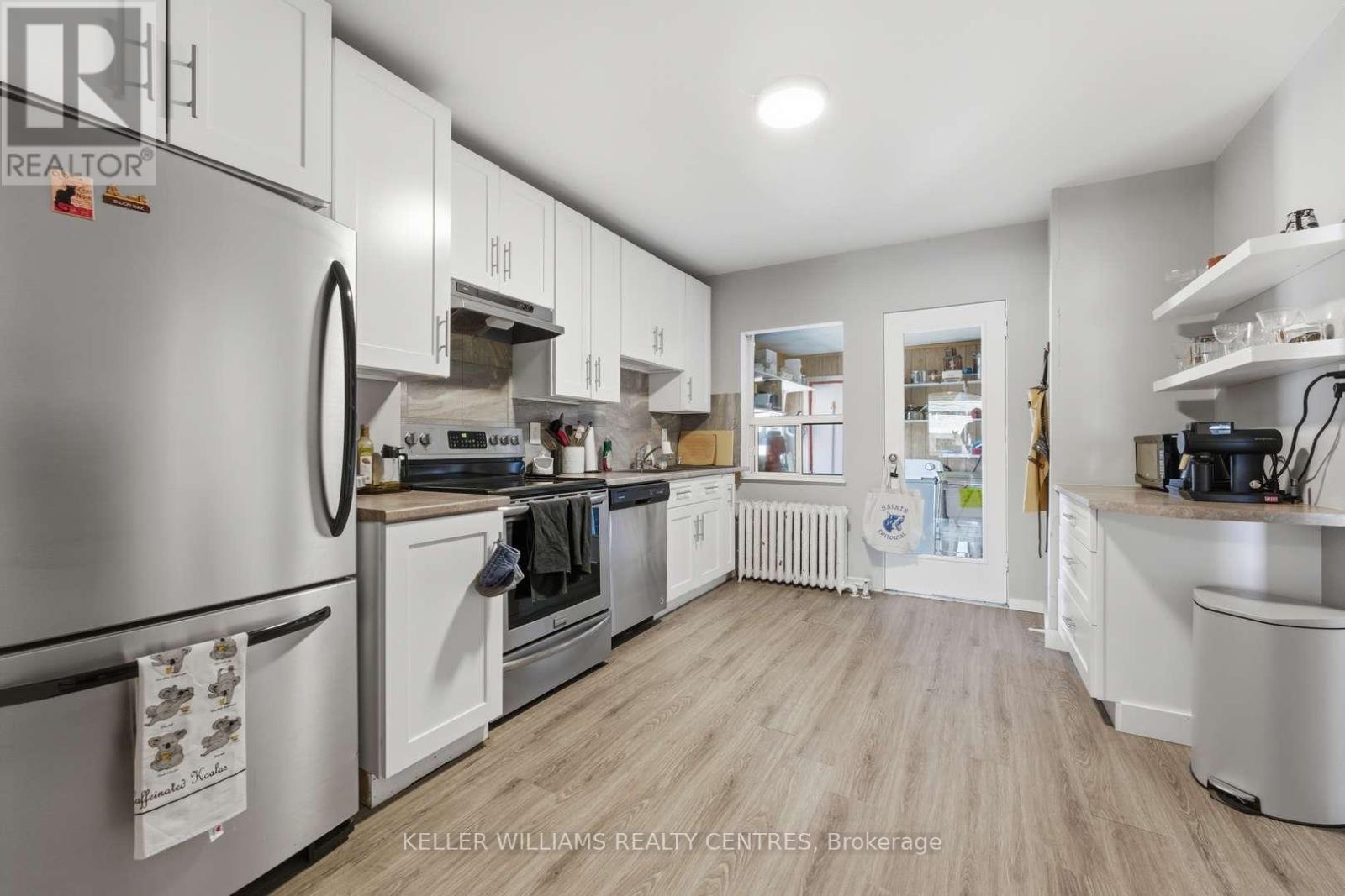 42 Mansfield Avenue, Toronto, Ontario  M6J 2B2 - Photo 11 - C13673246