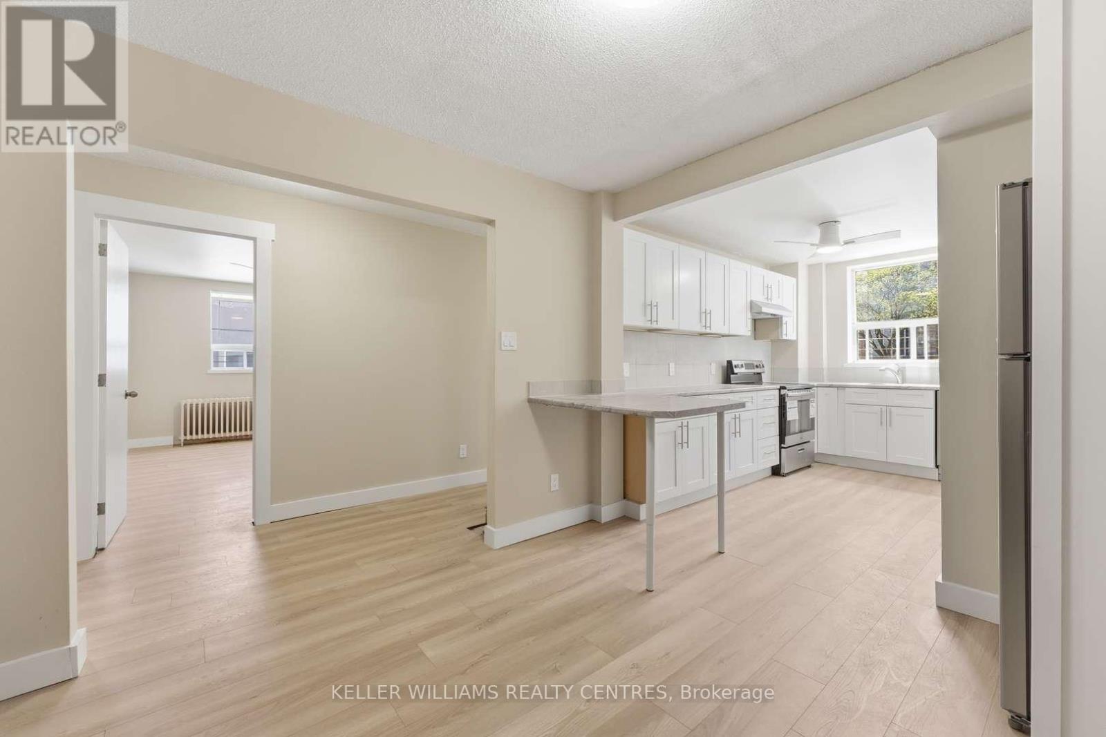 42 Mansfield Avenue, Toronto, Ontario  M6J 2B2 - Photo 12 - C13673246