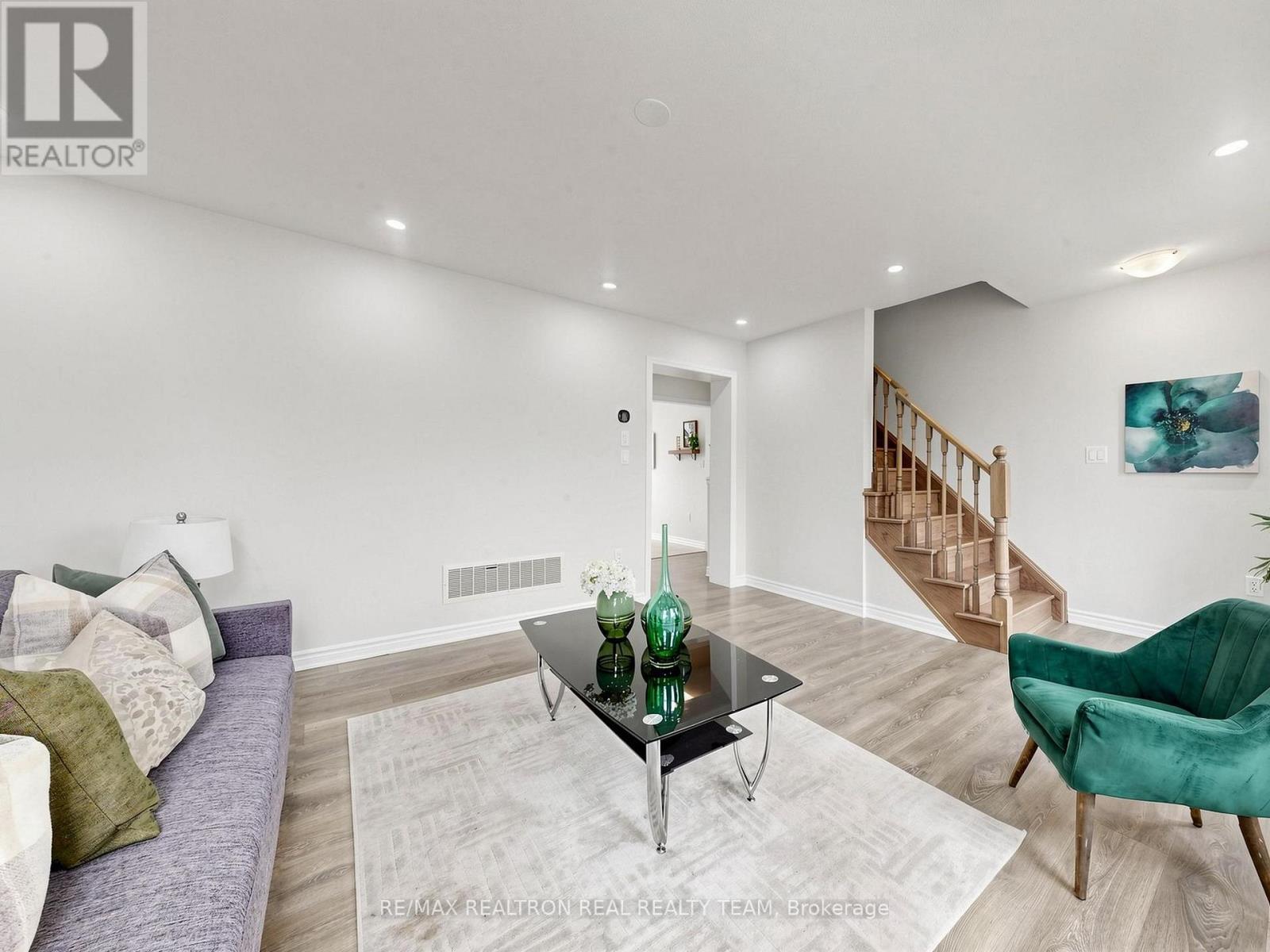 2708 Burkholder Drive, Pickering, Ontario  L1X 0G2 - Photo 12 - E13673070