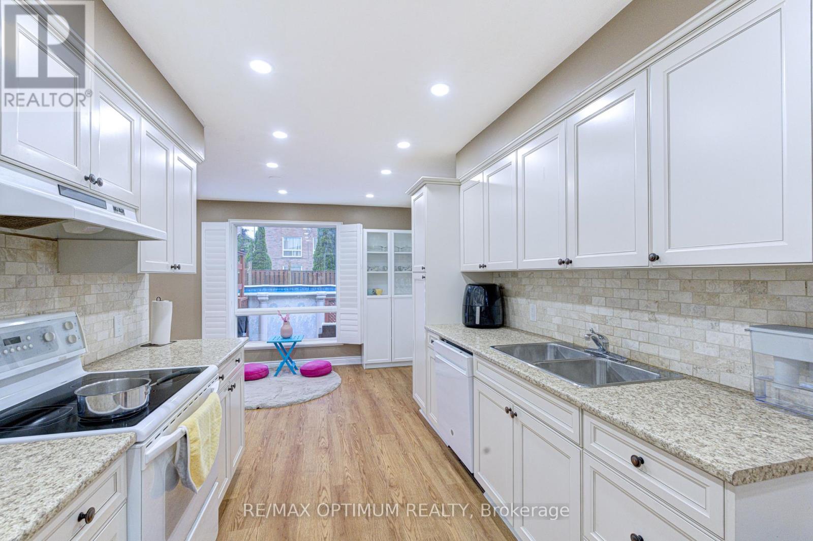 11 Murkar Crescent, Whitby, Ontario  L1N 8Y4 - Photo 17 - E13673210