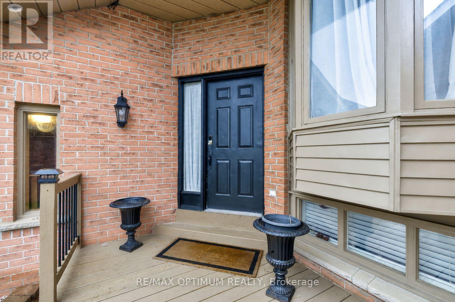 11 Murkar Crescent, Whitby, Ontario  L1N 8Y4 - Photo 3 - E13673210