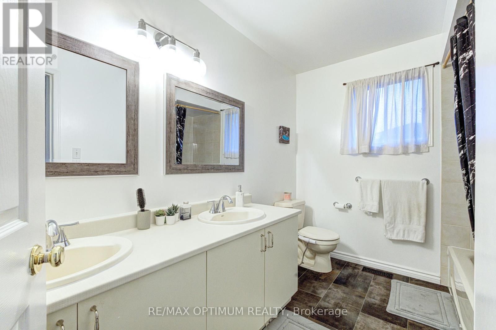 11 Murkar Crescent, Whitby, Ontario  L1N 8Y4 - Photo 31 - E13673210