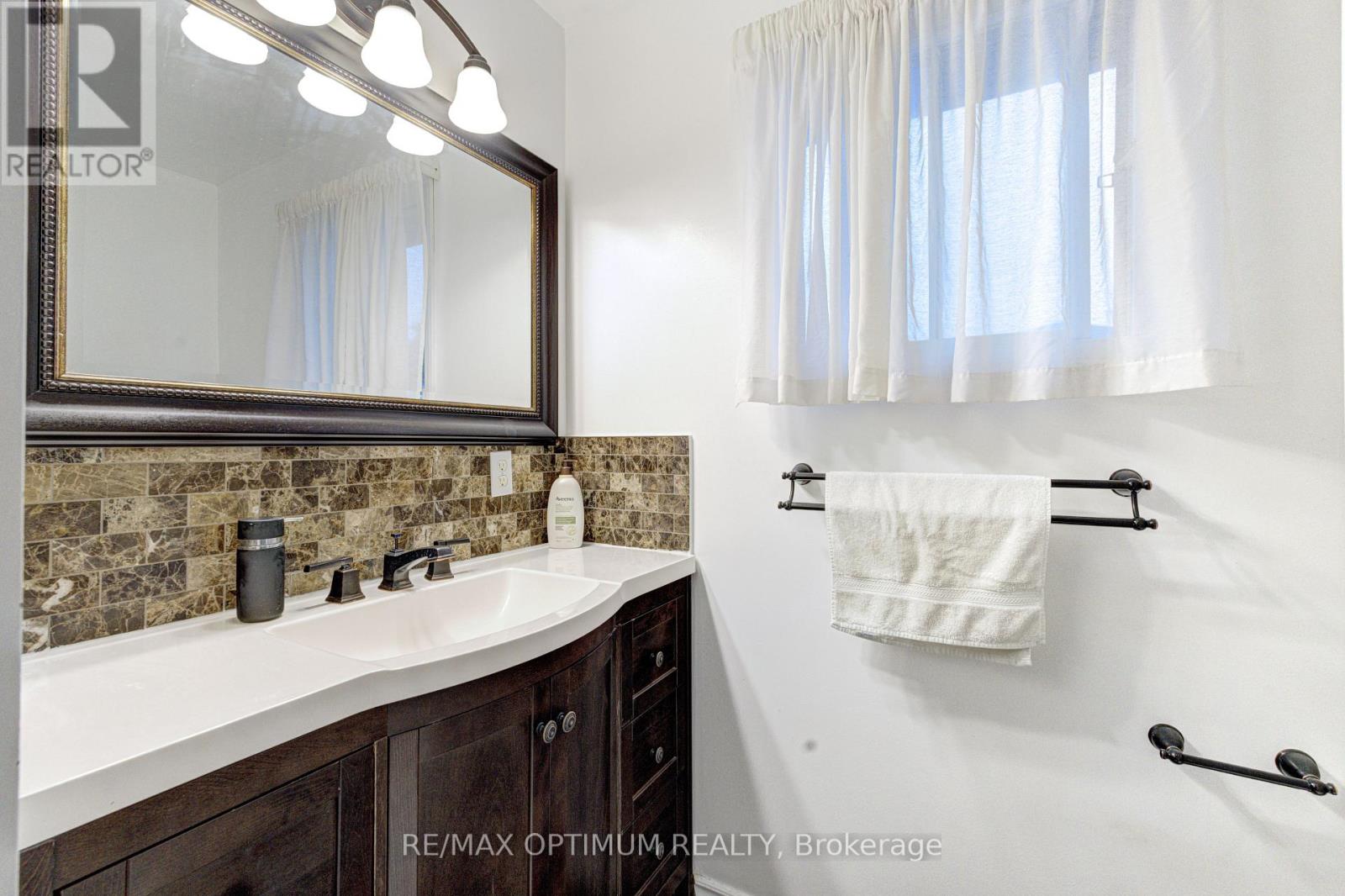 11 Murkar Crescent, Whitby, Ontario  L1N 8Y4 - Photo 35 - E13673210