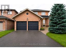 11 MURKAR CRESCENT, Whitby, Ontario