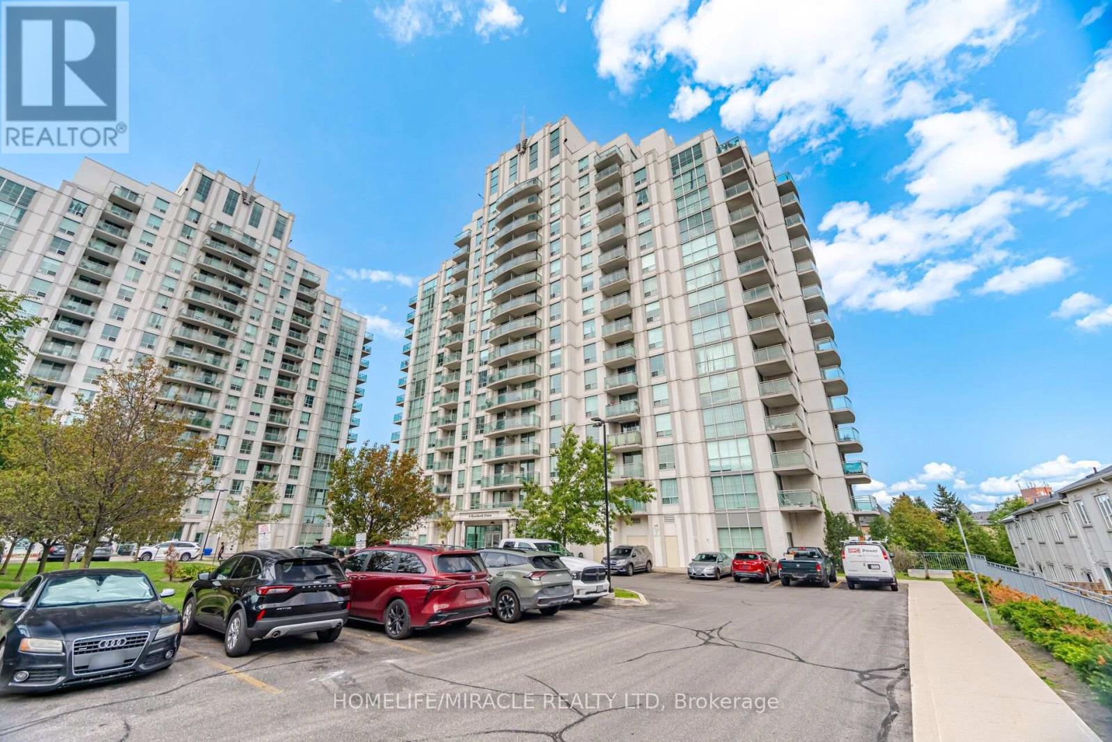 8 - 8 ROSEBANK DRIVE