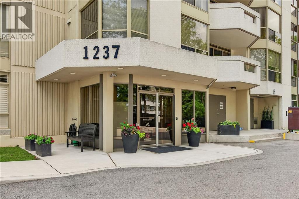 1237 North Shore Boulevard Unit# 405, Burlington, Ontario  L7S 2H8 - Photo 2 - 40847393