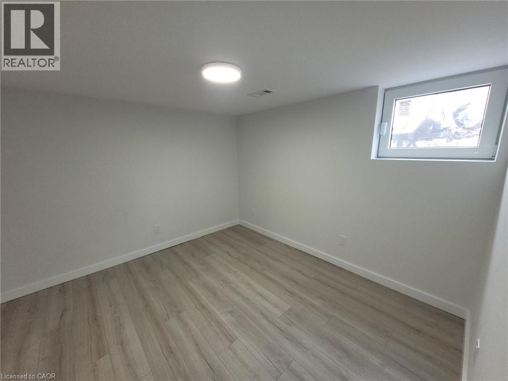 132 East 31st Street, Hamilton, Ontario  L8V 3P2 - Photo 4 - 40853200
