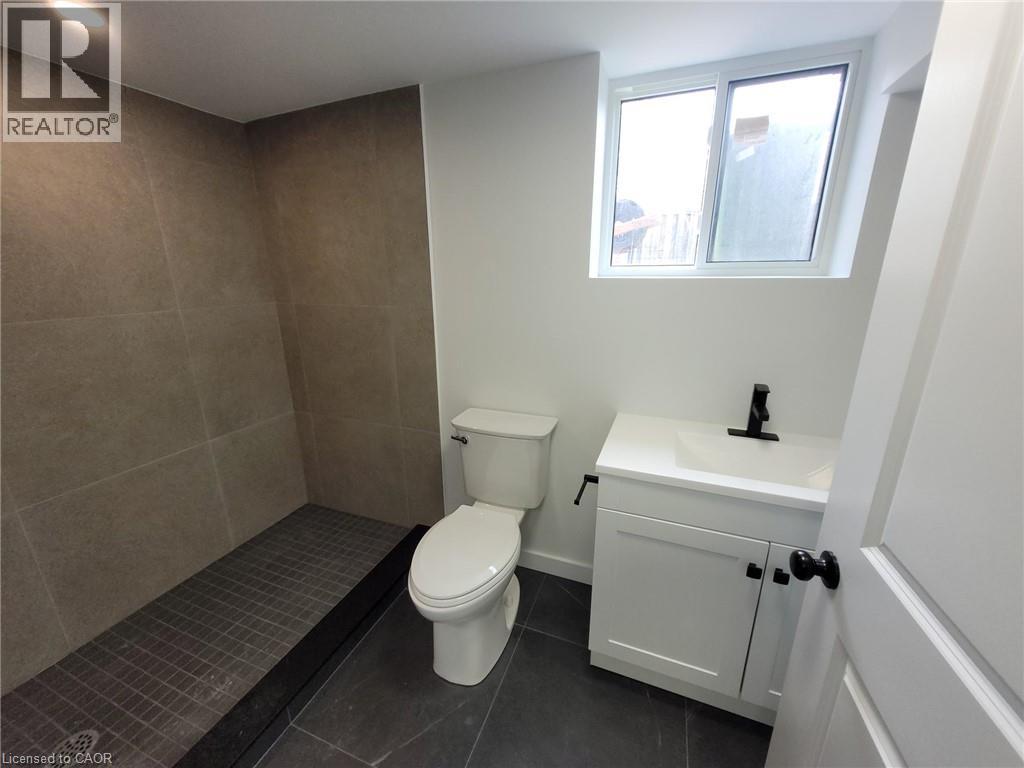 132 East 31st Street, Hamilton, Ontario  L8V 3P2 - Photo 6 - 40853200
