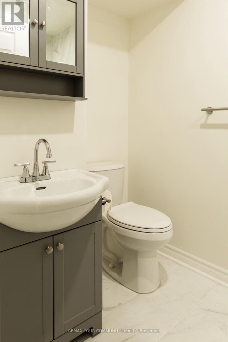 241 Orchards Heights Boulevard, Aurora, Ontario  L4G 5A2 - Photo 8 - N13673074