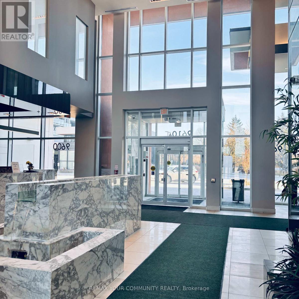 318b - 9600 Yonge Street, Richmond Hill, Ontario  L4C 0X3 - Photo 2 - N13673092