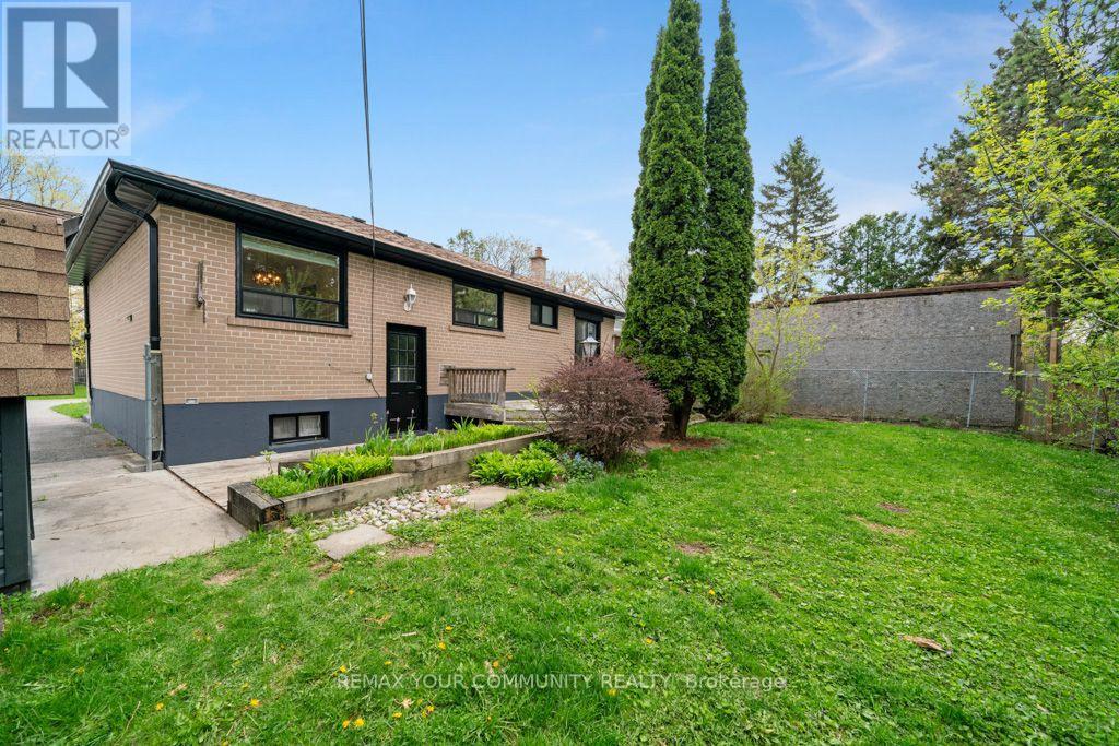 Lower Unit - 14 Webster Drive, Aurora, Ontario  L4G 2A5 - Photo 12 - N13673098